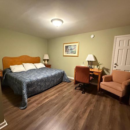 Heidi'S Inn Brewster Exterior photo
