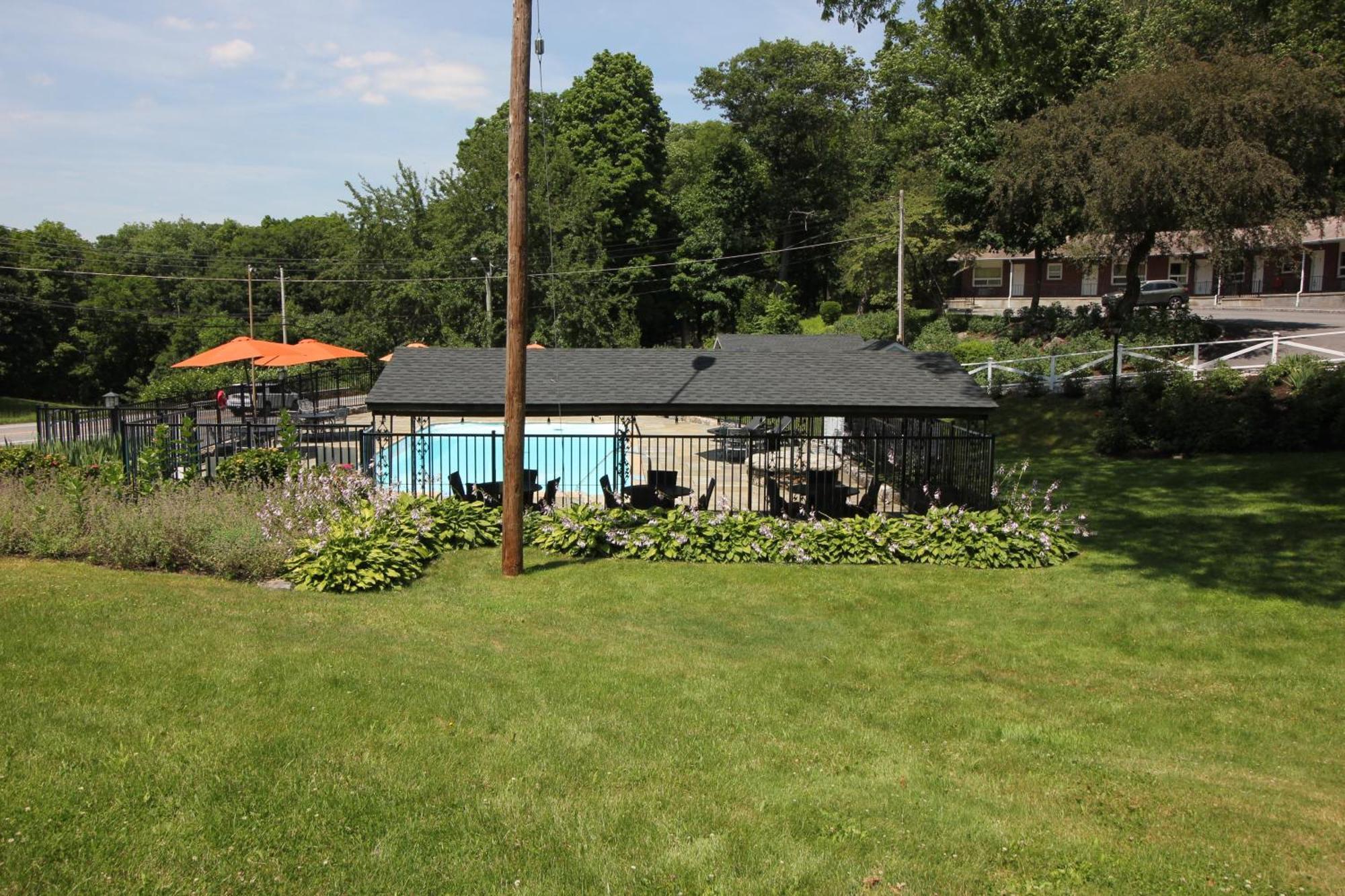 Heidi'S Inn Brewster Exterior photo