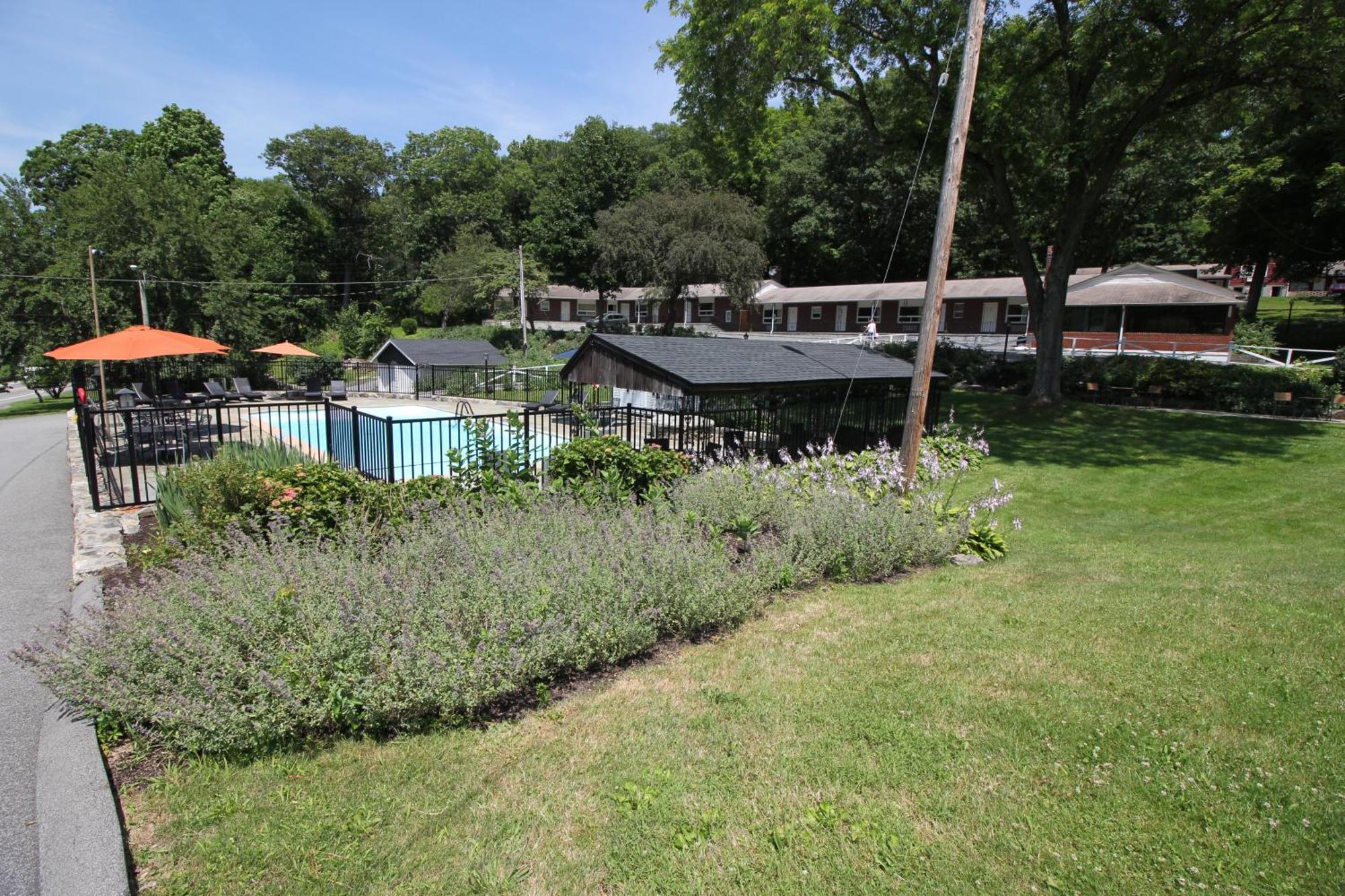Heidi'S Inn Brewster Exterior photo