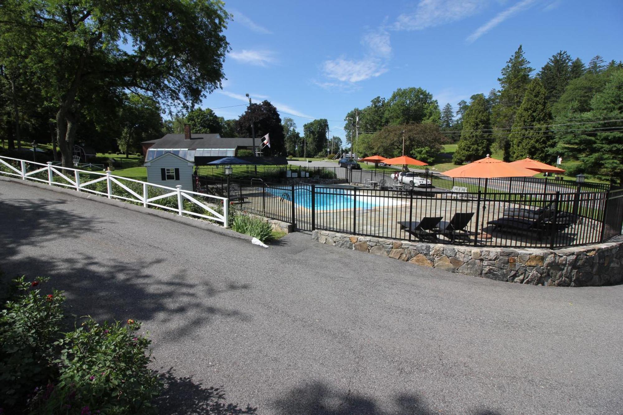 Heidi'S Inn Brewster Exterior photo