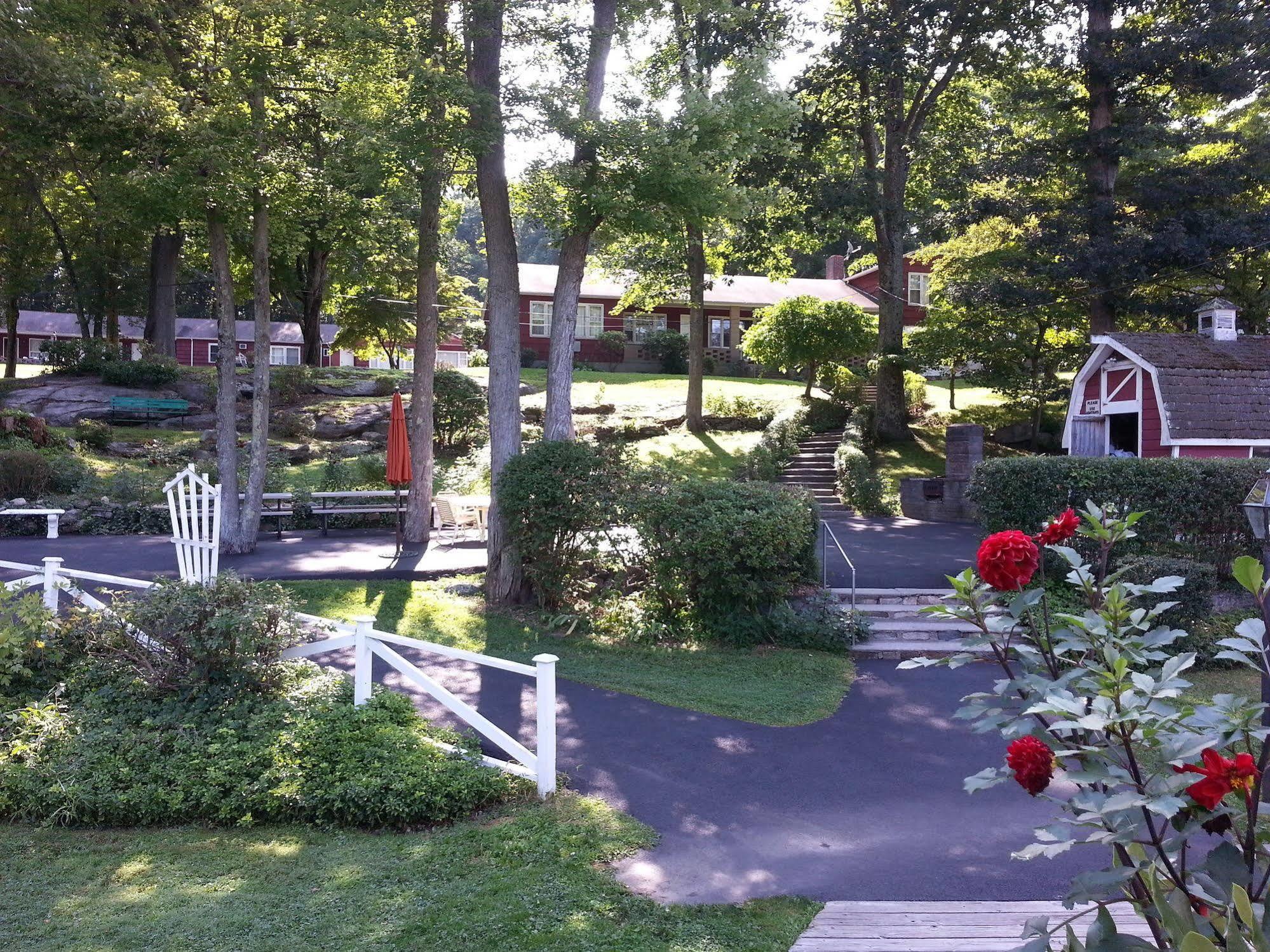 Heidi'S Inn Brewster Exterior photo